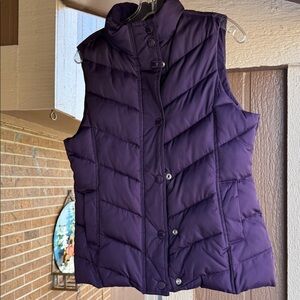 Gap Women's Plum Puffer Vest